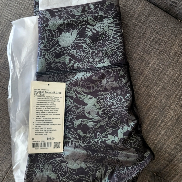 Wunder Under HR crop 23" - Picture 1 of 2